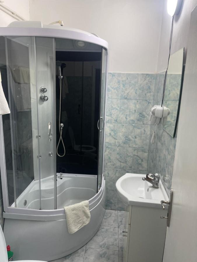 Ana Central Rooms Oradea Buitenkant foto
